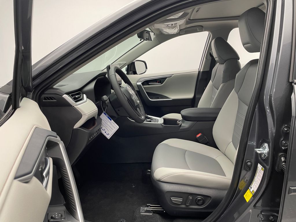 Thumbnail: 2025 Toyota RAV4 - 12