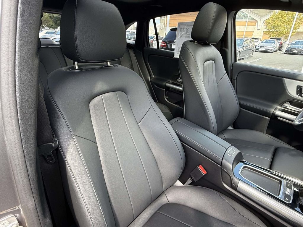 Thumbnail: 2025 Mercedes-Benz GLA - 21