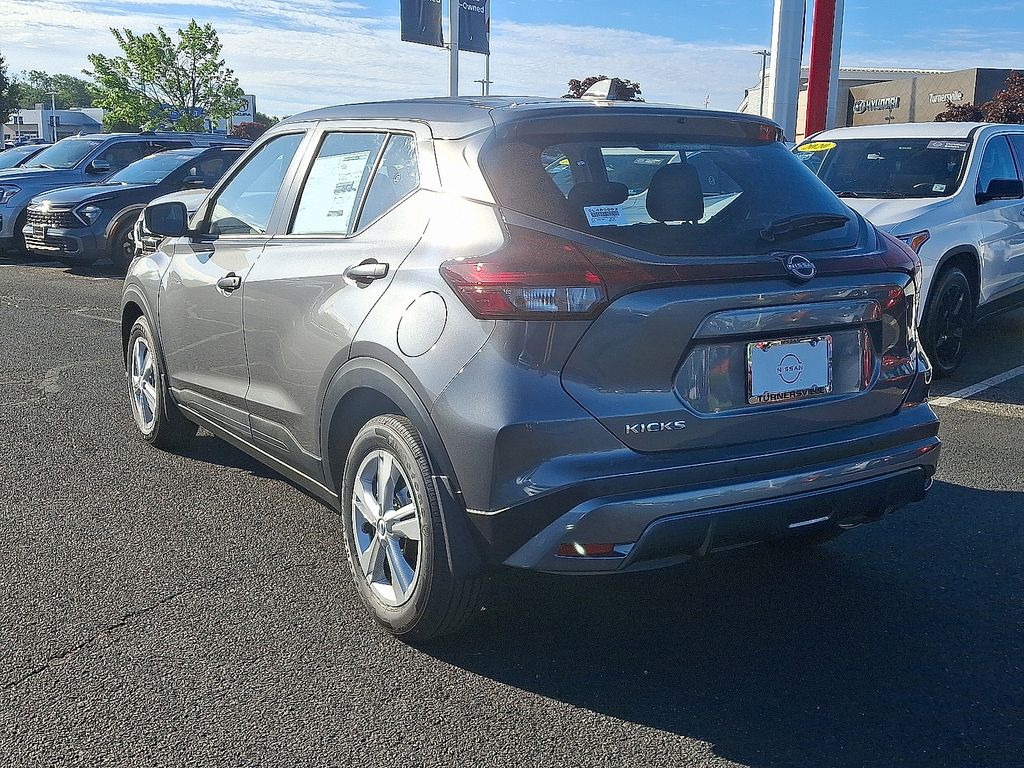 2025 Nissan Kicks S 3