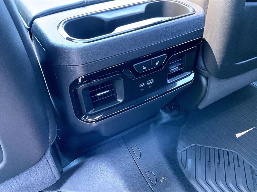 2026 GMC Sierra 1500 — photo 28