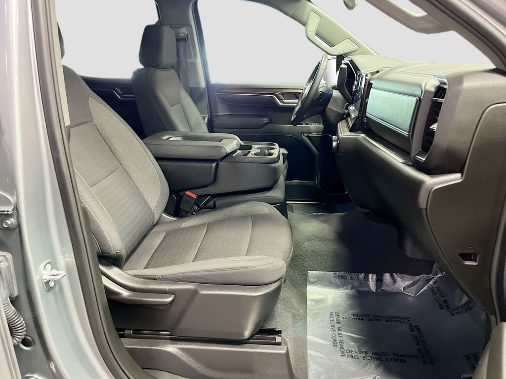 Used 2024 Sterling Gray Metallic Chevrolet LT image 27