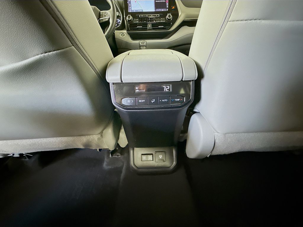 Thumbnail: 2020 Toyota Highlander - 26