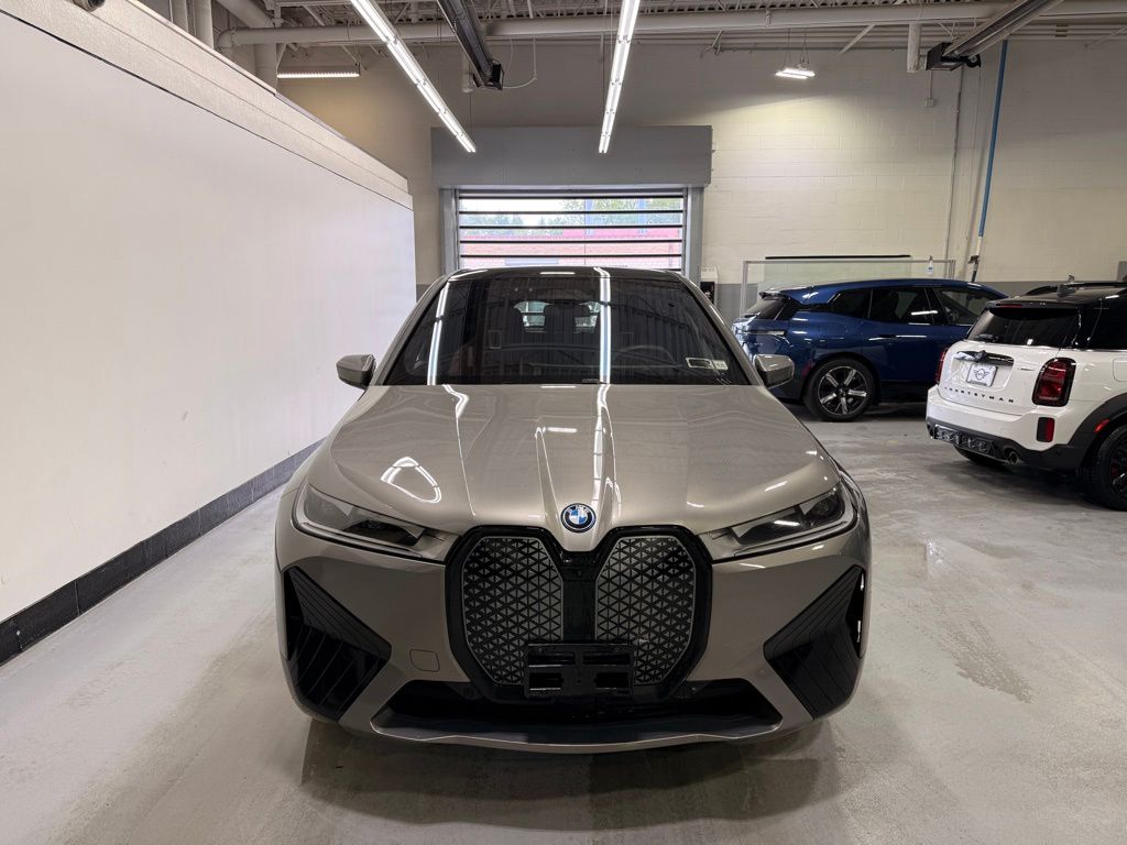 Thumbnail: 2023 BMW iX - 8