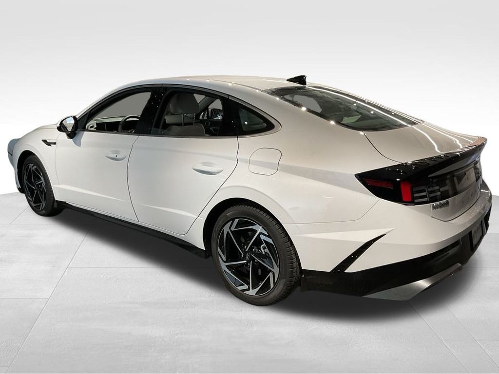 New 2026 White Hyundai SEL Sport image 4