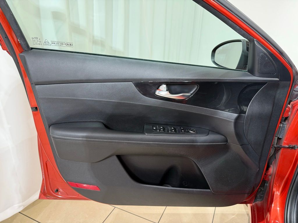 Thumbnail: 2021 Kia Forte - 14