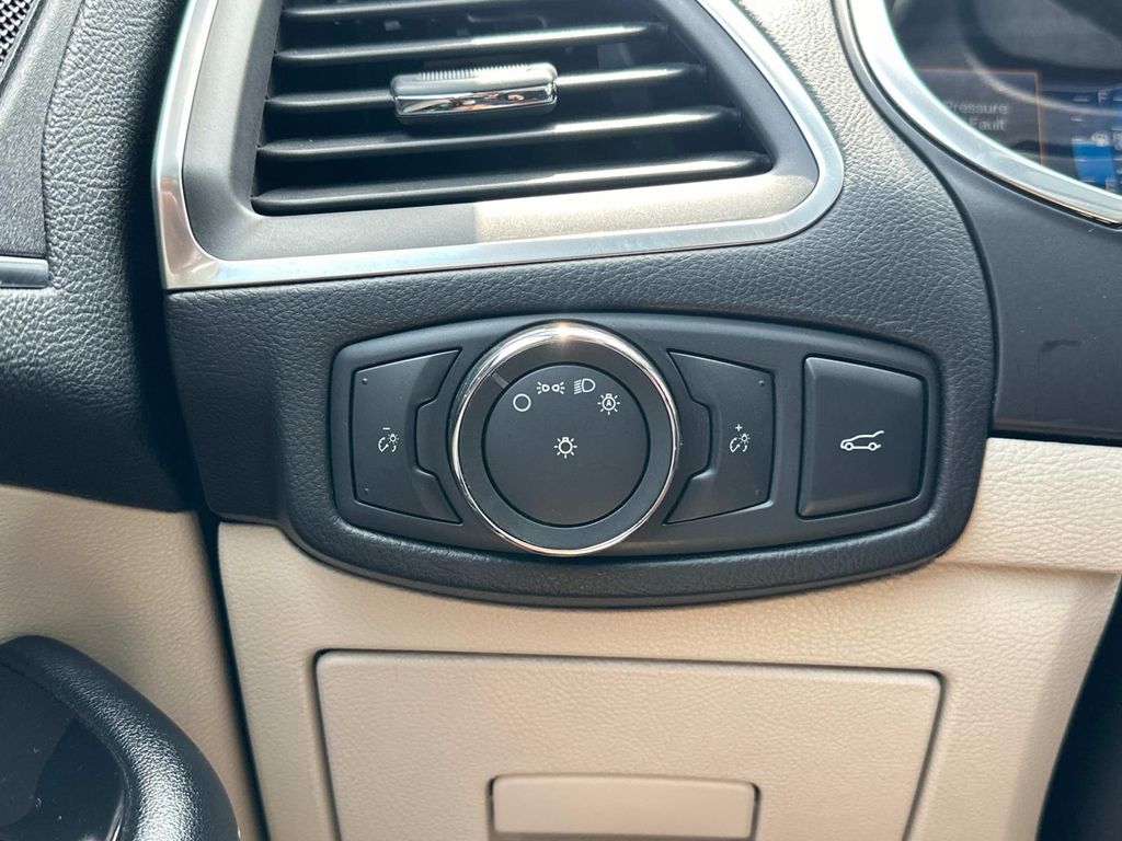 Thumbnail: 2015 Ford Edge - 13