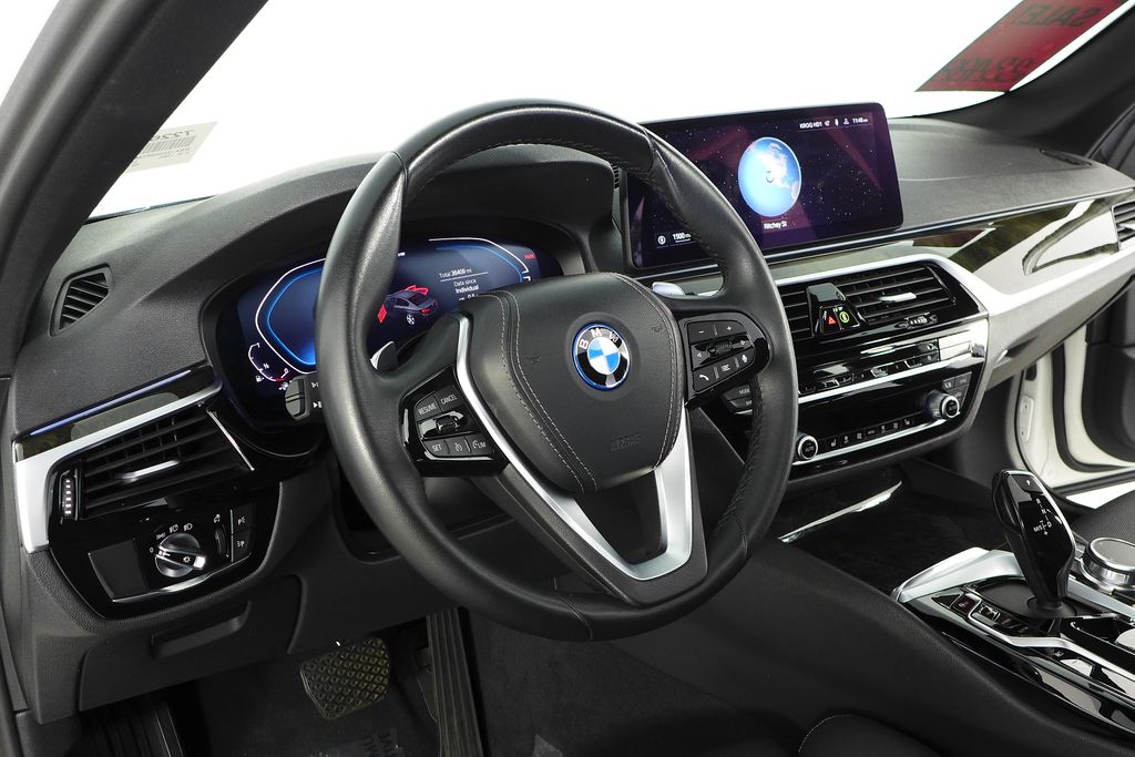 Thumbnail: 2023 BMW 5 Series - 30