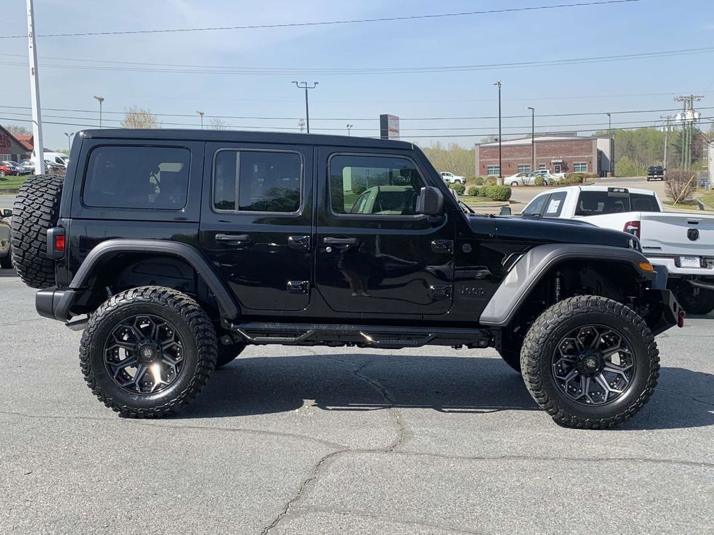 2025 Jeep Wrangler 4-Door Willys - Photo 9