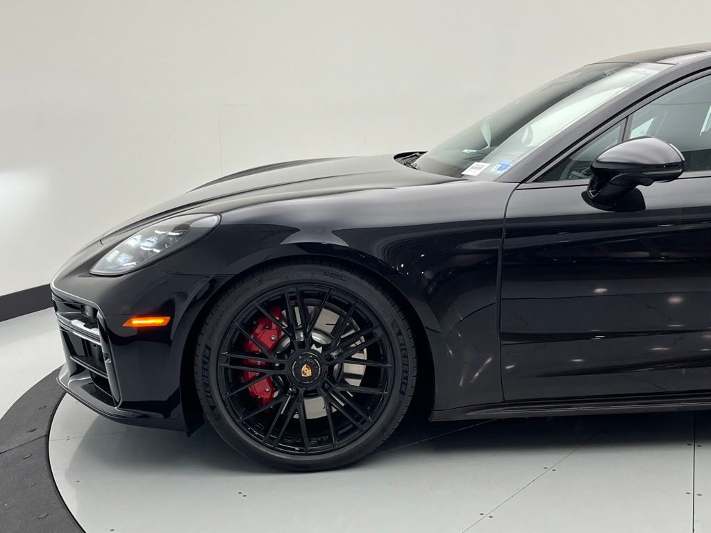 Thumbnail: 2026 Porsche Panamera - 30