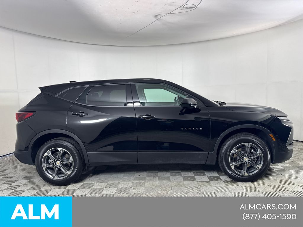 Used 2025 Black Chevrolet LT image 6