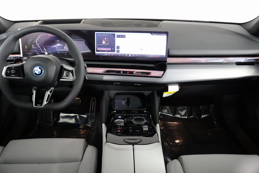 Thumbnail: 2026 BMW i5 - 4