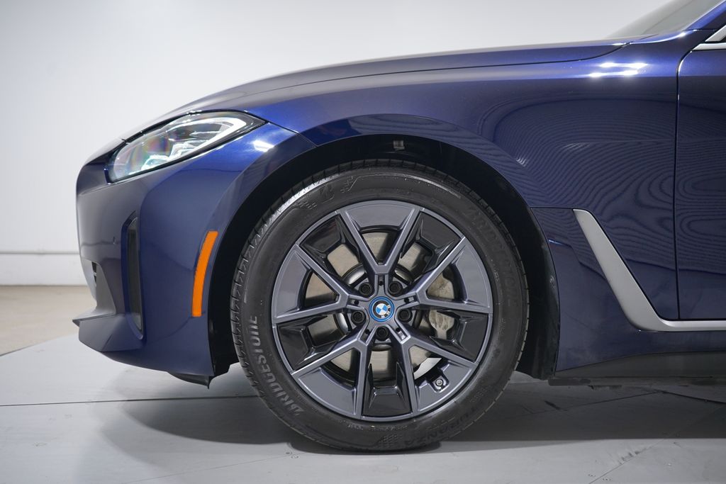 Thumbnail: 2023 BMW i4 - 2