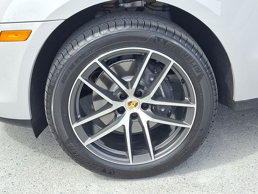 Thumbnail: 2026 Porsche Macan - 10