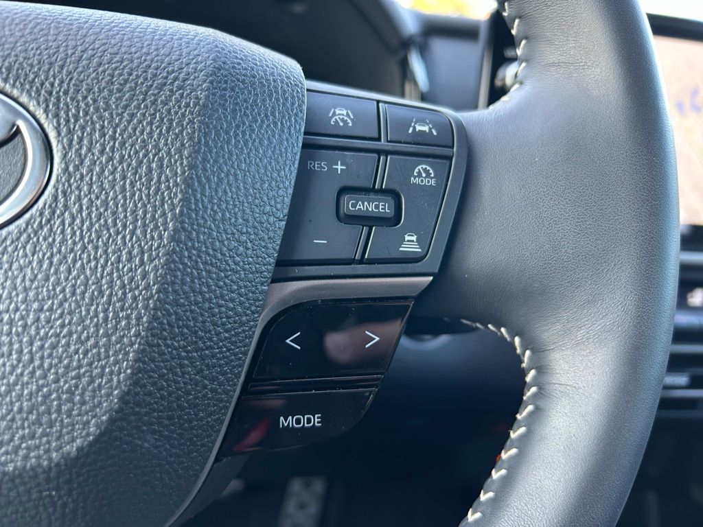 2025 Toyota Camry SE 19