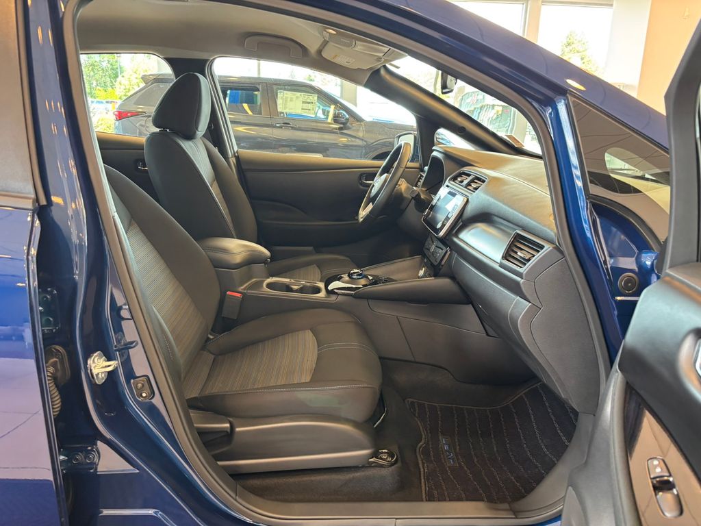 2024 Nissan Leaf SV Plus