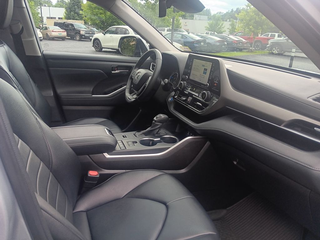Used 2022 Toyota Highlander Hybrid SUV