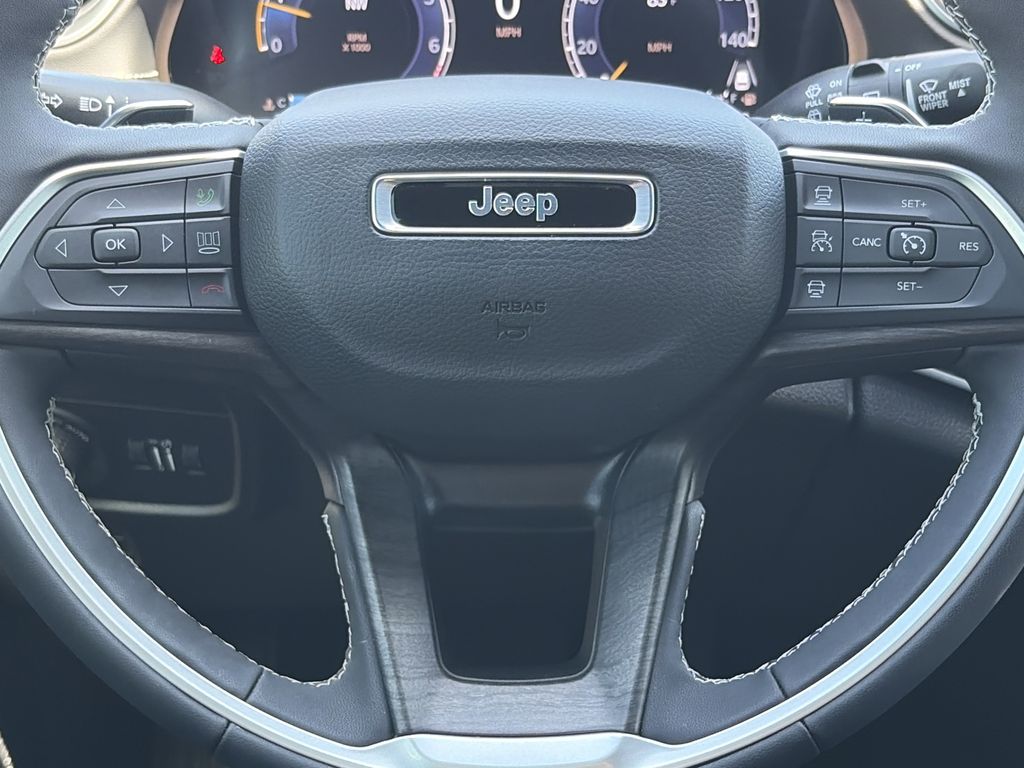 Used 2025 Jeep Grand Cherokee SUV