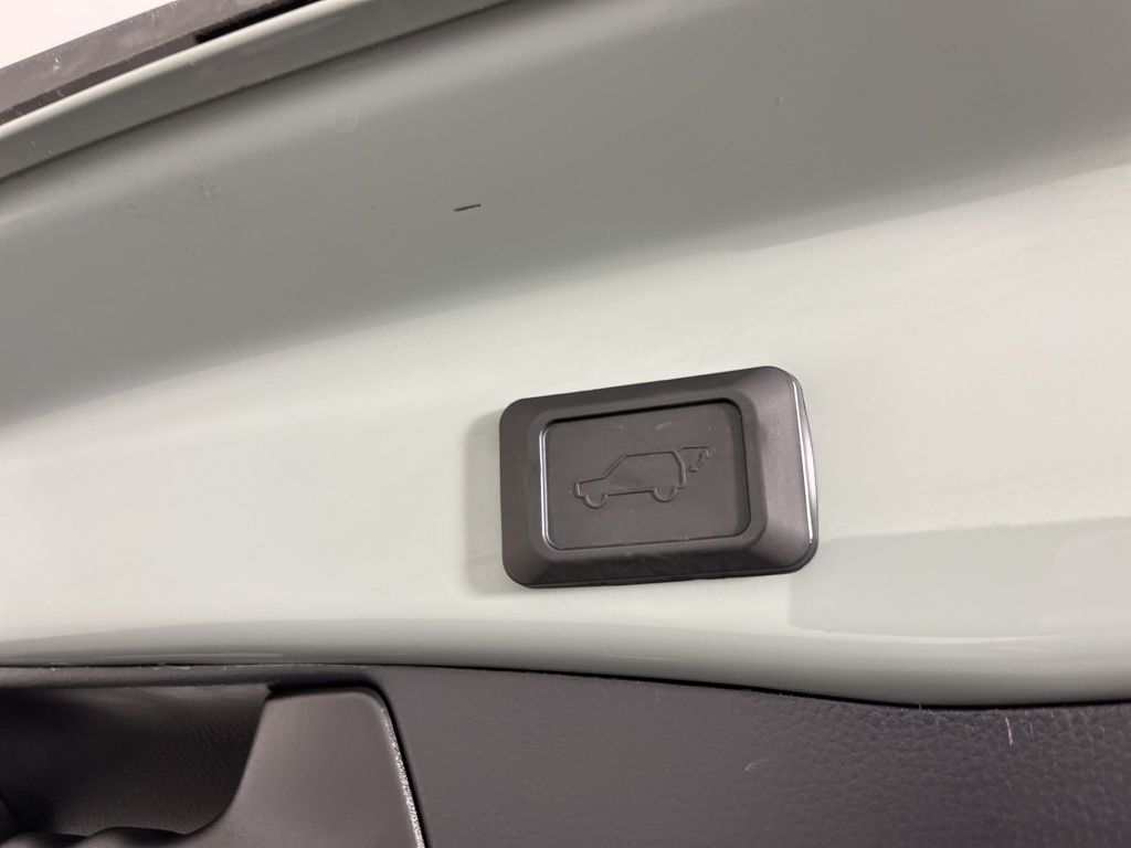 Thumbnail: 2020 Toyota RAV4 - 10