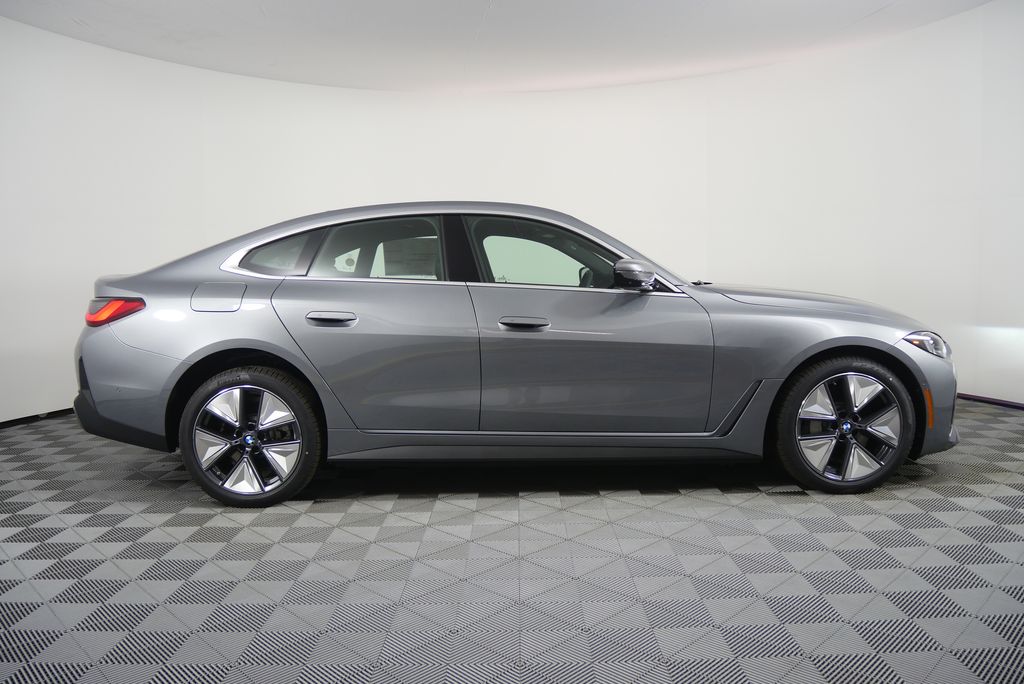 Thumbnail: 2026 BMW i4 - 2