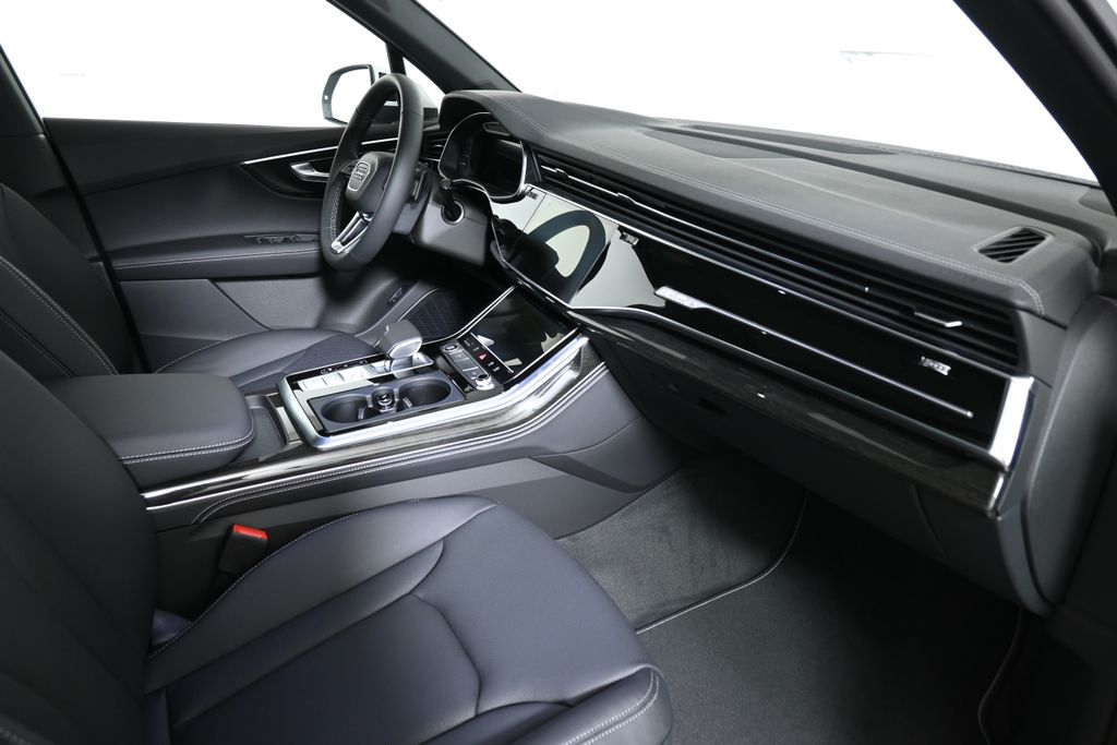 Thumbnail: 2026 Audi Q7 - 21