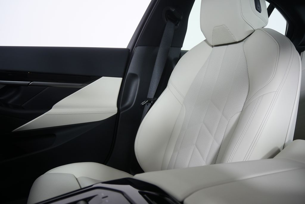 Thumbnail: 2026 BMW 5 Series - 22