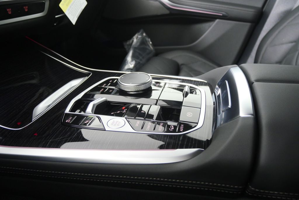 Thumbnail: 2026 BMW X7 - 24