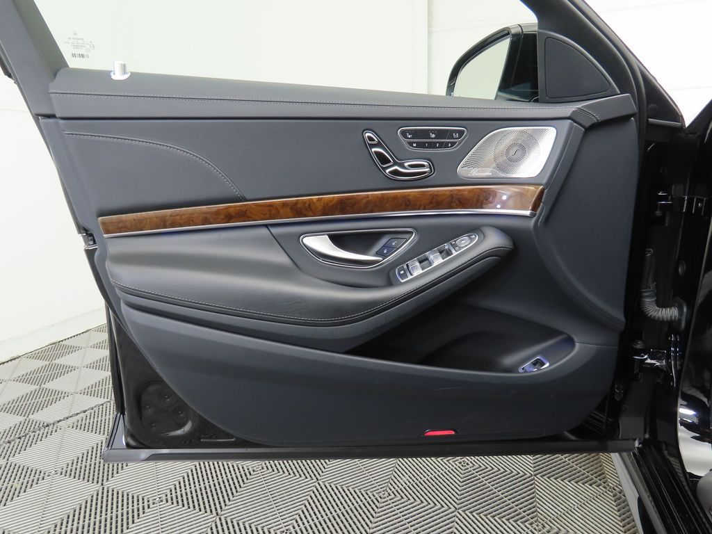 Thumbnail: 2016 Mercedes-Benz S-Class - 23