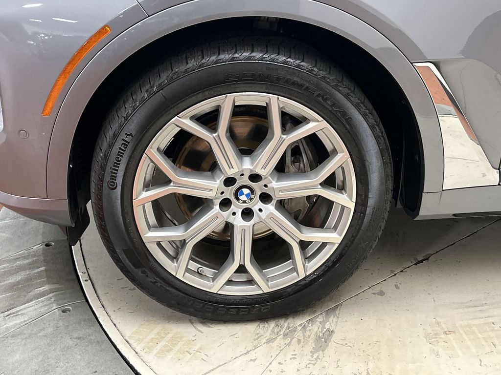 Thumbnail: 2023 BMW X7 - 10