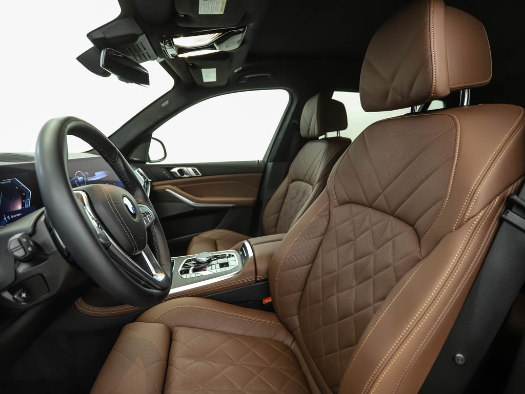 Thumbnail: 2024 BMW X7 - 11