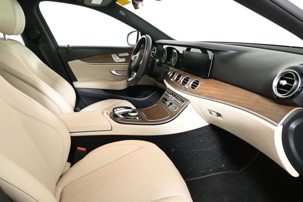 Thumbnail: 2018 Mercedes-Benz E-Class - 26