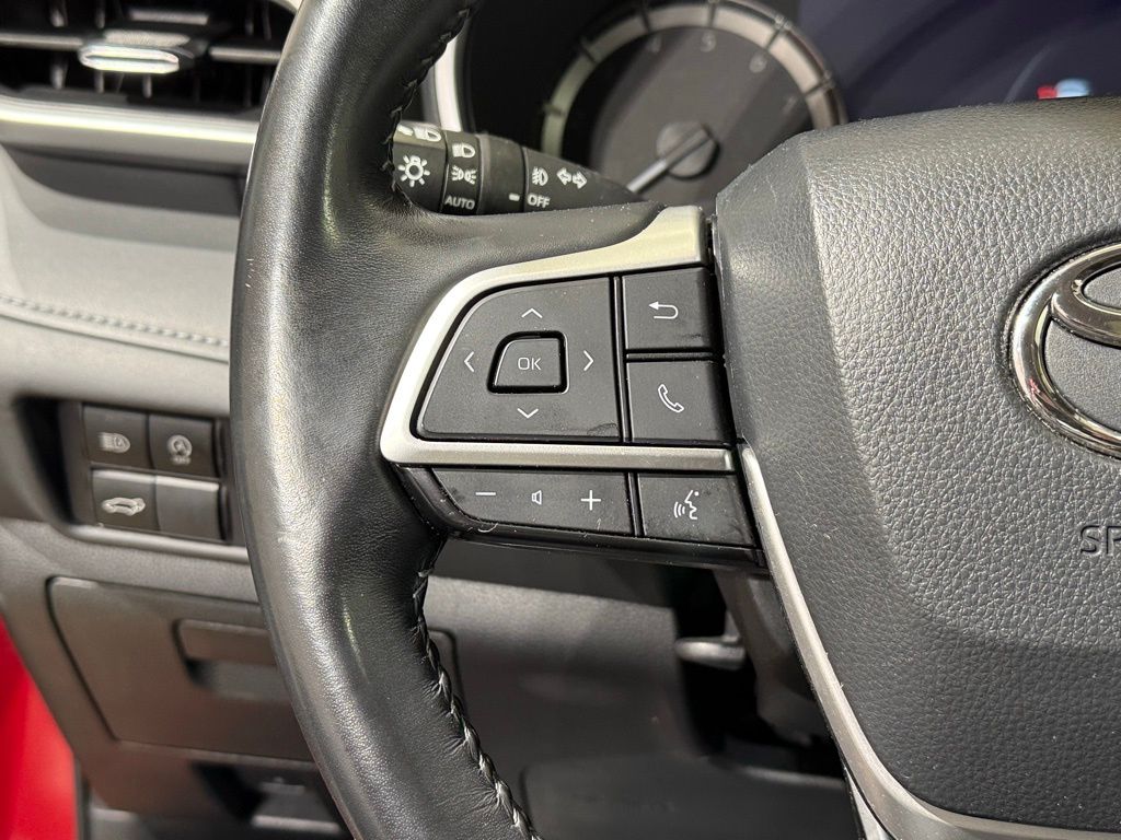 Thumbnail: 2023 Toyota Highlander - 26