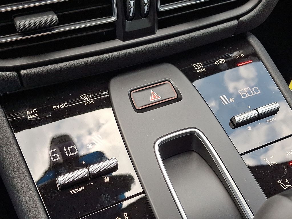 Thumbnail: 2025 Porsche Macan - 17