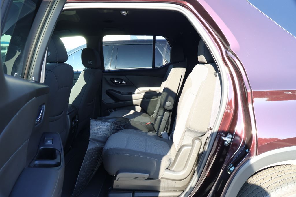 Thumbnail: 2023 Chevrolet Traverse - 32