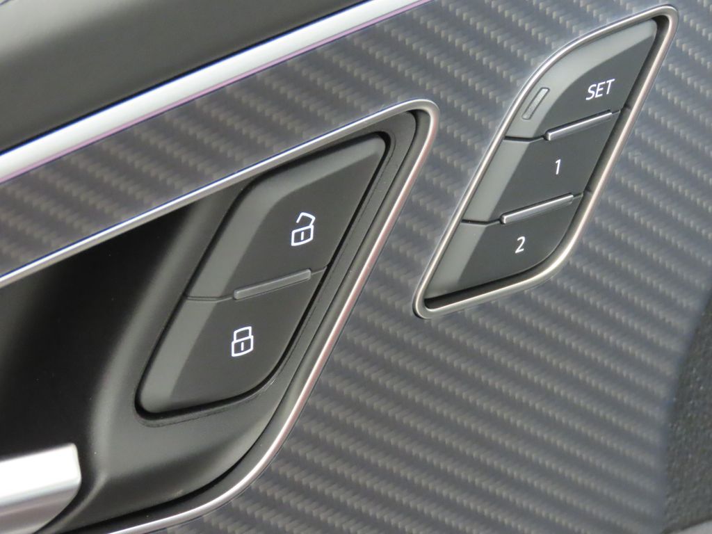 Thumbnail: 2026 Audi RS Q8 - 28