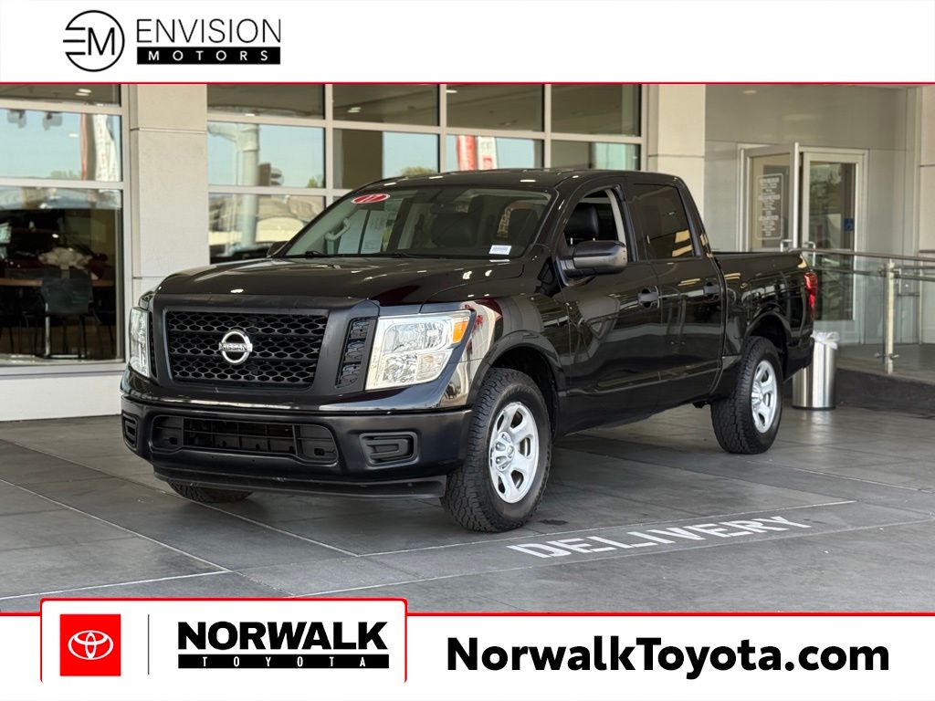 Gray (Magnetic Black) 2017 Nissan Titan S Crew Cab Pickup Truck 4X2 7-Speed Automatic