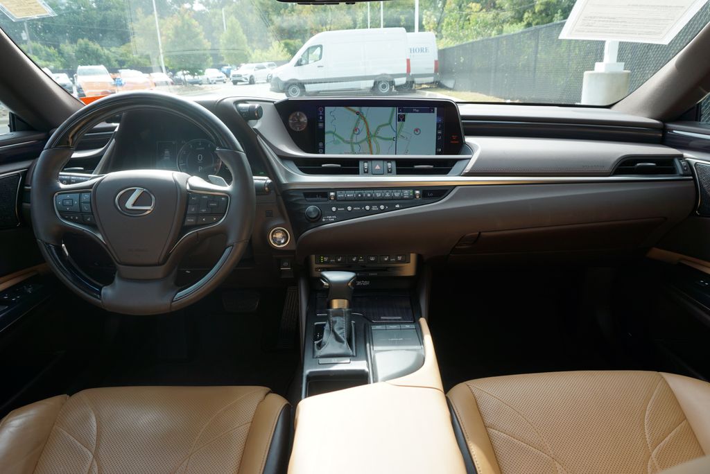 Thumbnail: 2019 Lexus ES - 17