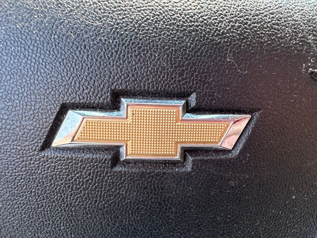 Used 2011 White Chevrolet LT image 11