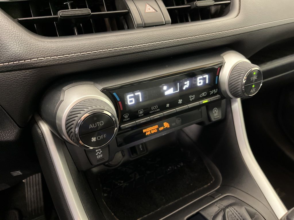 Thumbnail: 2020 Toyota RAV4 - 31