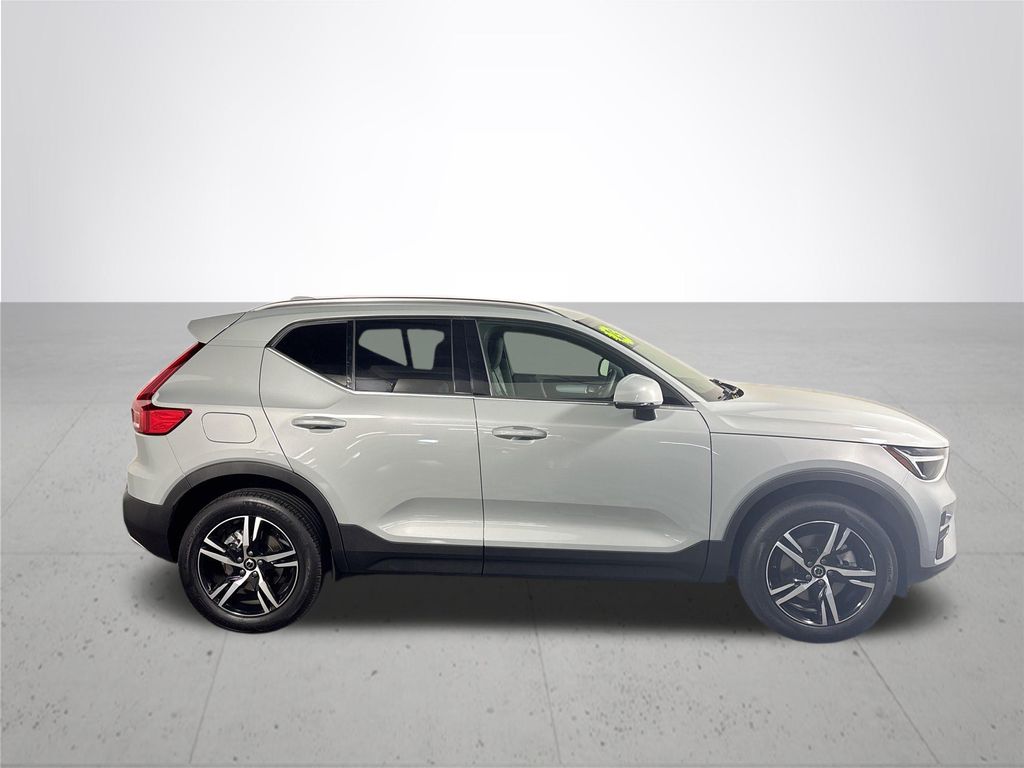2025 Volvo XC40 B5 Core