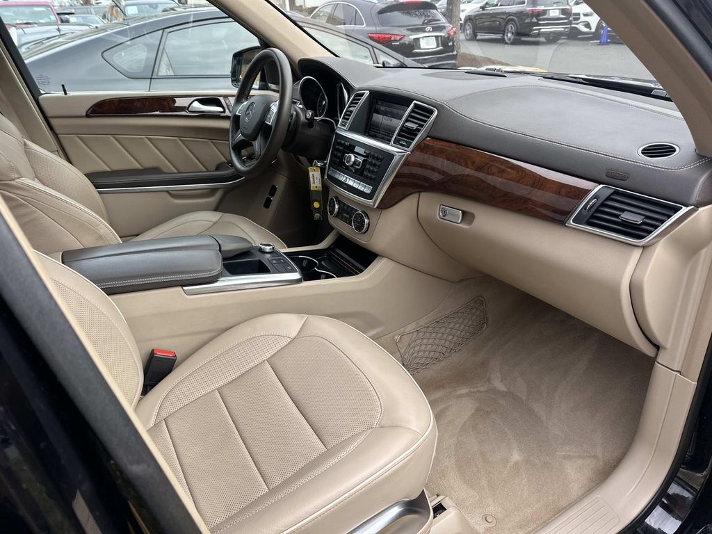 Thumbnail: 2013 Mercedes-Benz GL-Class - 21