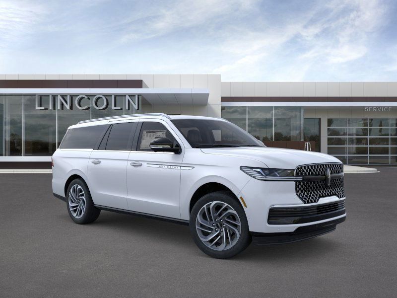 Thumbnail: 2025 Lincoln Navigator L - 7
