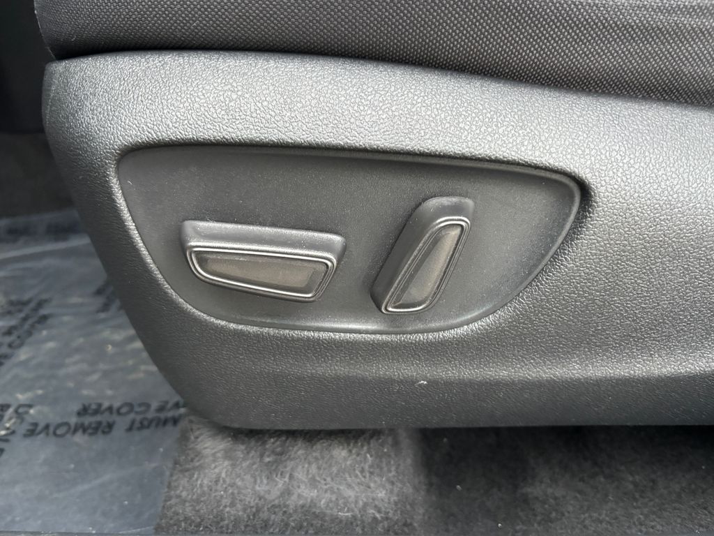 Thumbnail: 2022 Toyota Highlander - 24