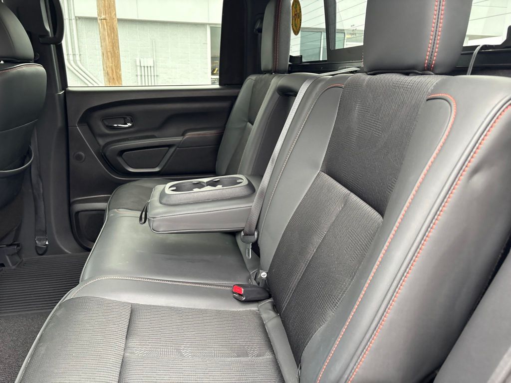 2021 Nissan Titan — photo 9