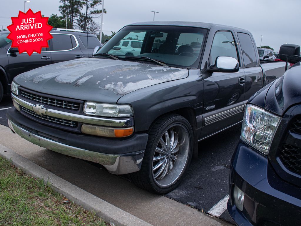 Black (Medium Charcoal Gray Metallic) 2000 Chevrolet Silverado 1500 LS Extended Cab RWD Pickup Truck Rear-Wheel Drive Automatic