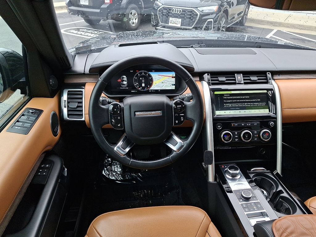Thumbnail: 2019 Land Rover Discovery - 11
