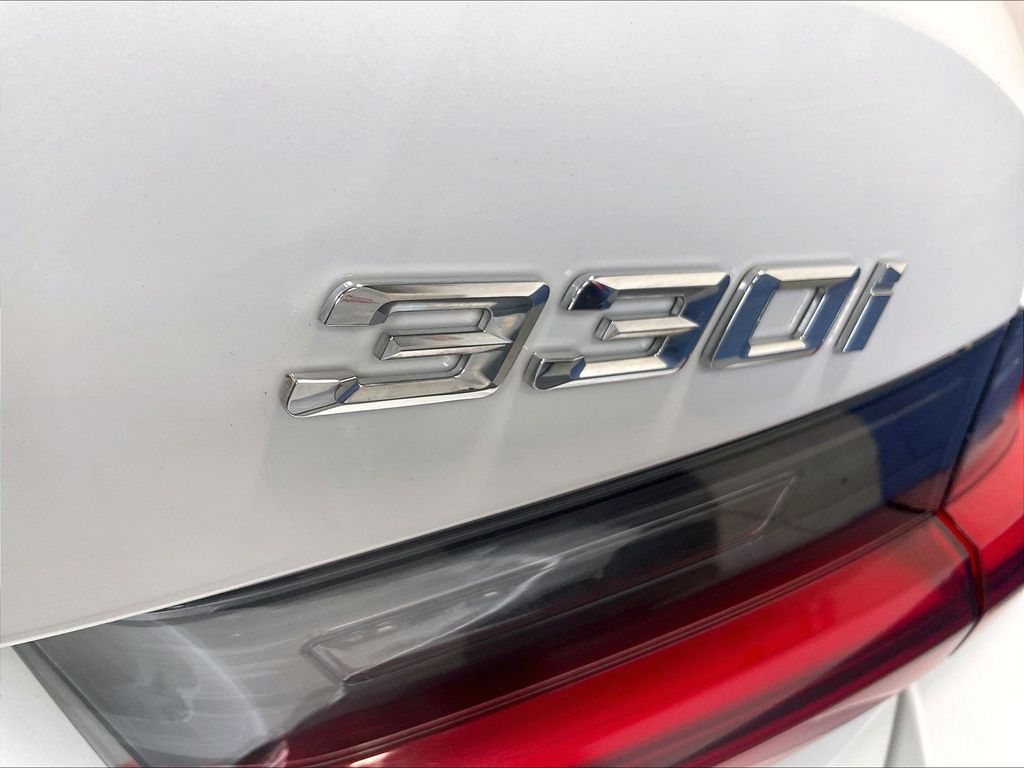 2026 BMW 3 Series — photo 29