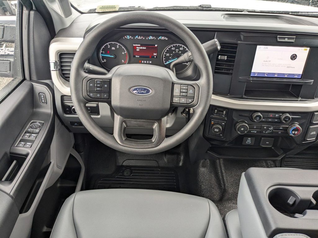 2025 Ford F-350 Super Duty XL