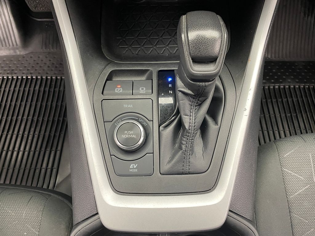 2022 Toyota RAV4 XLE 28