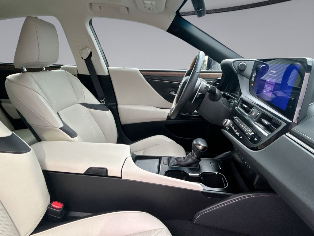 Thumbnail: 2024 Lexus ES - 16