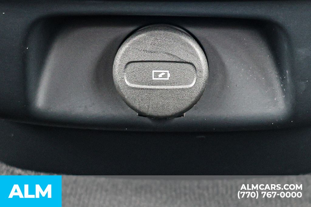 Used 2024 Black Volvo B5 Core Dark Theme image 55